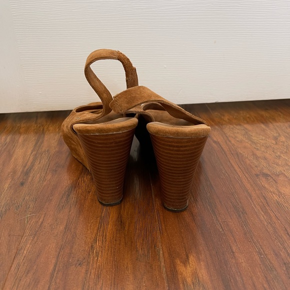 Ugg wedge heels in a soft suede tan/brown. - Picture 4 of 4